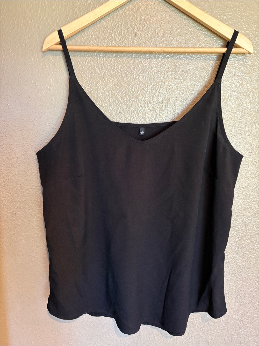 Source Unknown Black V-Neck Spaghetti Strap Camisole